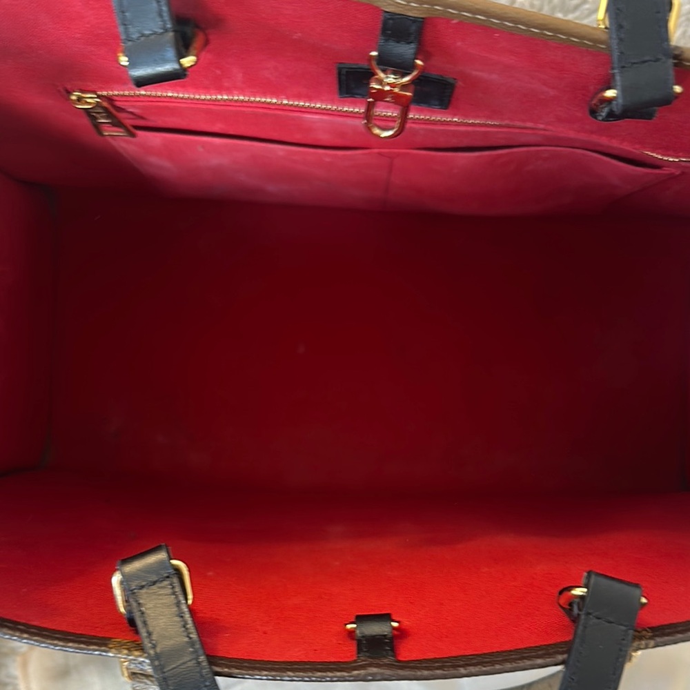 Louis Vuitton OnTheGo GM Monogram Tote with Original Reciept - Picture 8 of 14